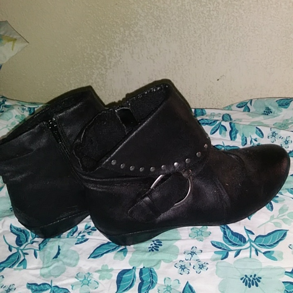 Booties Bare Traps sz 9.5 women